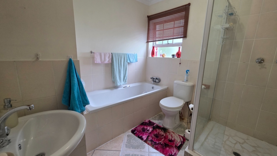 3 Bedroom Property for Sale in Fraaiuitsig Western Cape